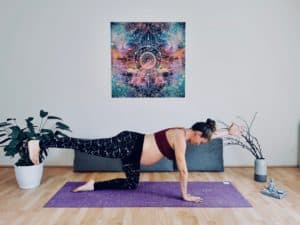 baby-gefluester-schwangerschaft-yoga