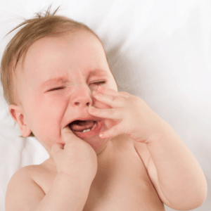 baby-gefluester-baby-zahnt1